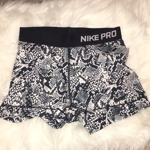 NIKE PRO’S